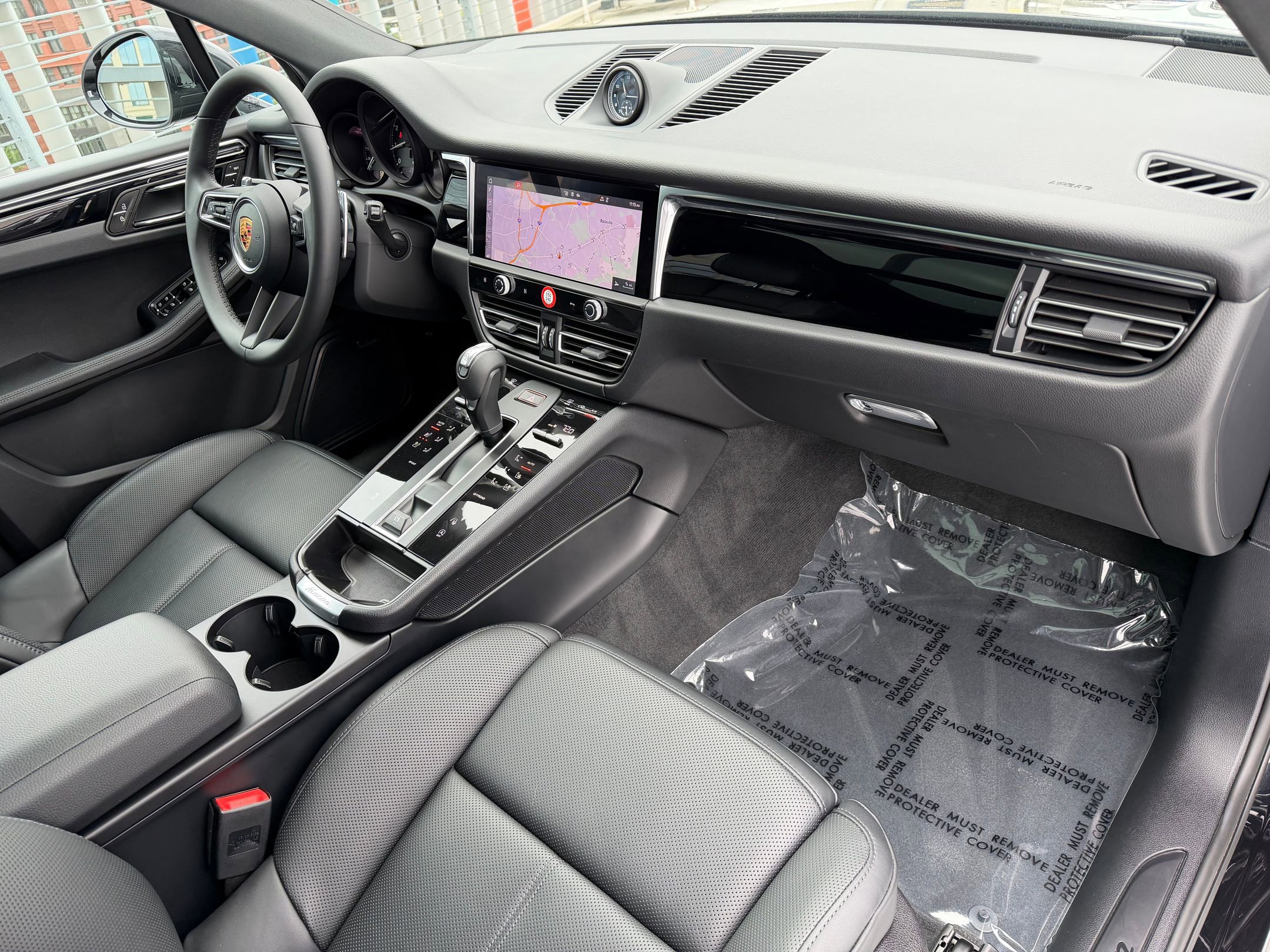 Certified 2026 Porsche Macan AWD/4WD image 17