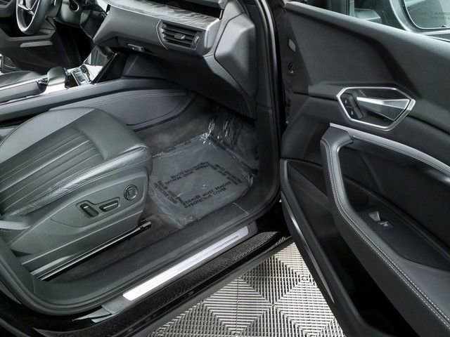 Certified 2022 Audi e-tron Premium Plus w/ Premium Plus Package image 26