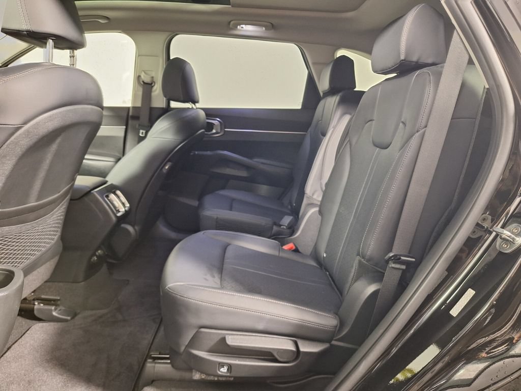 Used 2022 Kia Sorento EX w/ Panoramic Sunroof Package AWD/4WD image 12