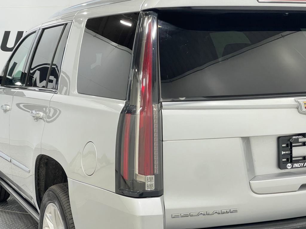 Used 2018 Cadillac Escalade Premium Luxury image 40