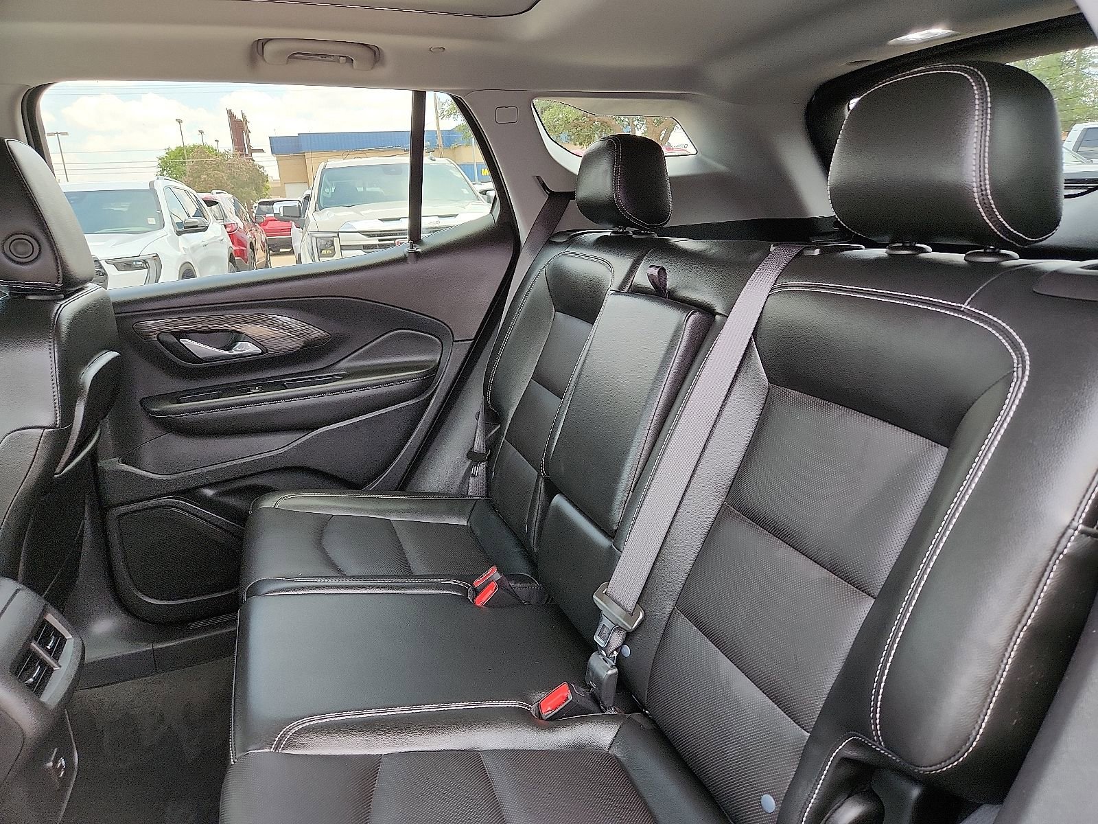 Used 2023 GMC Terrain SLT w/ Infotainment Package II FWD image 11