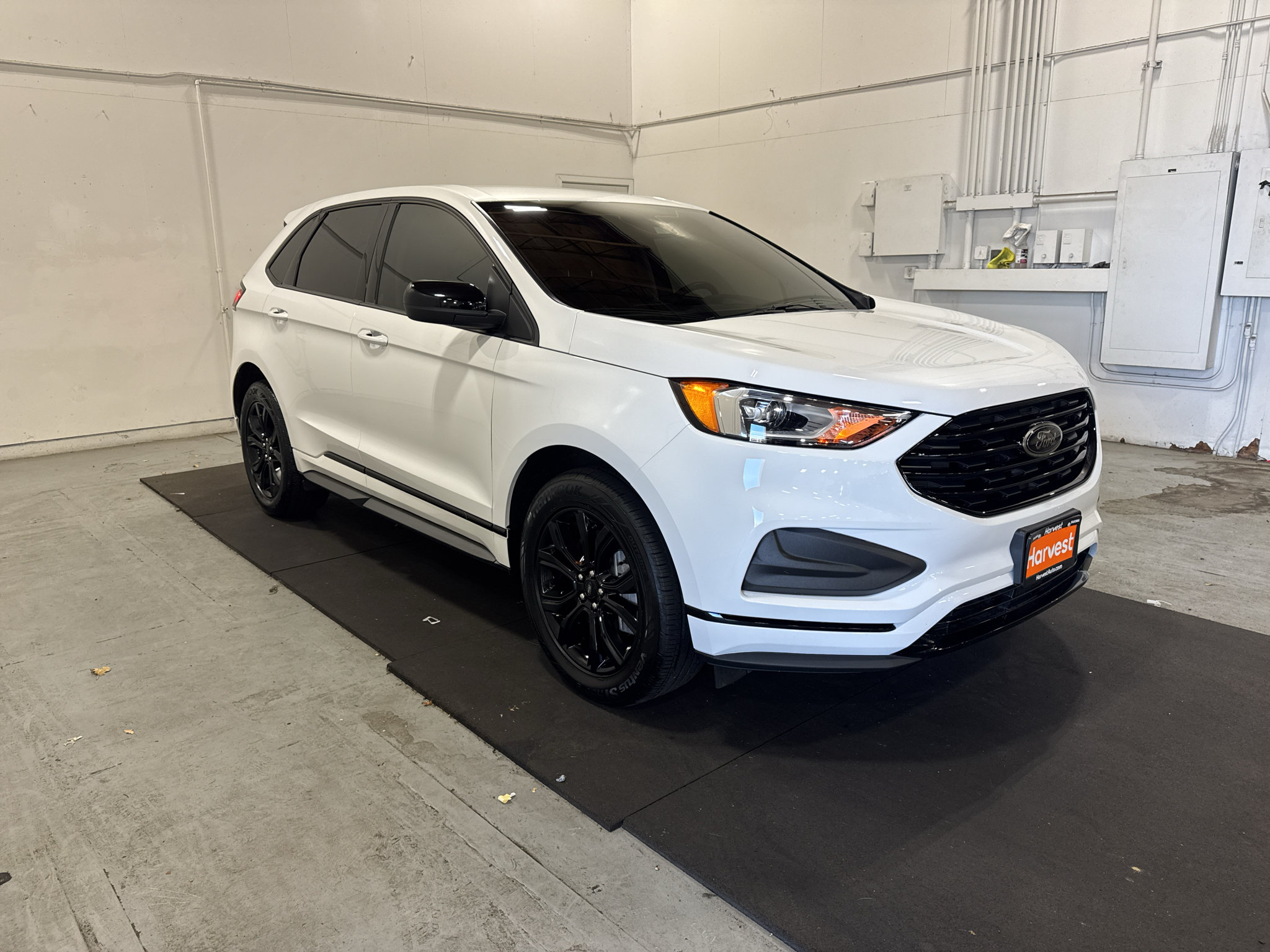Used 2024 Ford Edge SE w/ Black Appearance Package