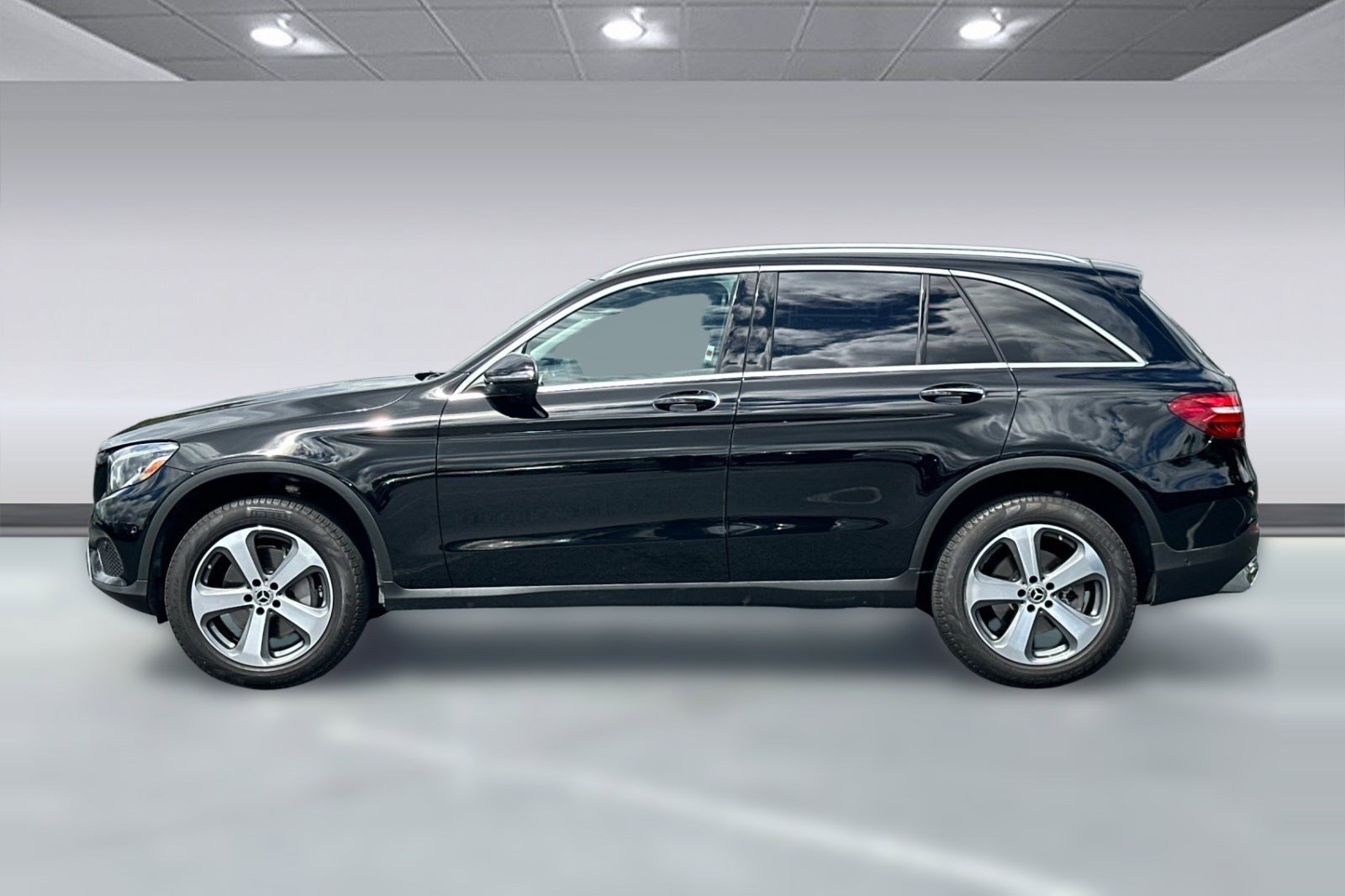 Used 2019 Mercedes-Benz GLC 300 4MATIC image 2