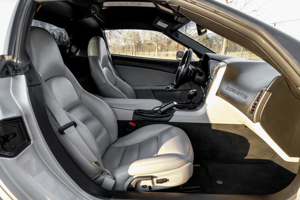Used 2006 Chevrolet Corvette Coupe w/ Preferred Equipment Group image 34
