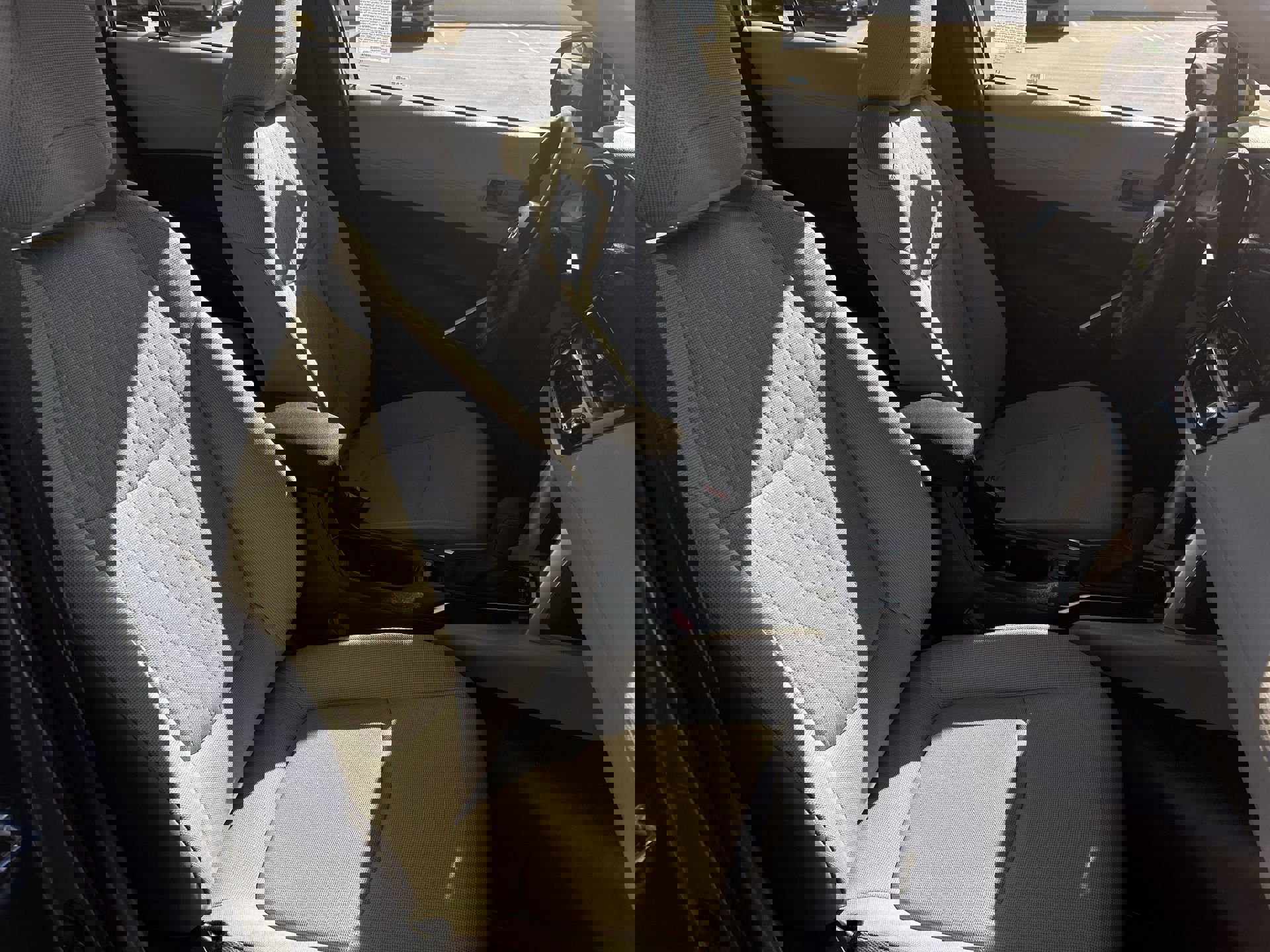 Used 2025 Toyota Corolla Cross L image 25