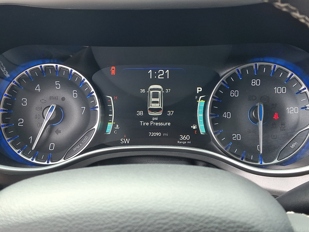 Used 2024 Chrysler Pacifica Touring-L FWD image 26