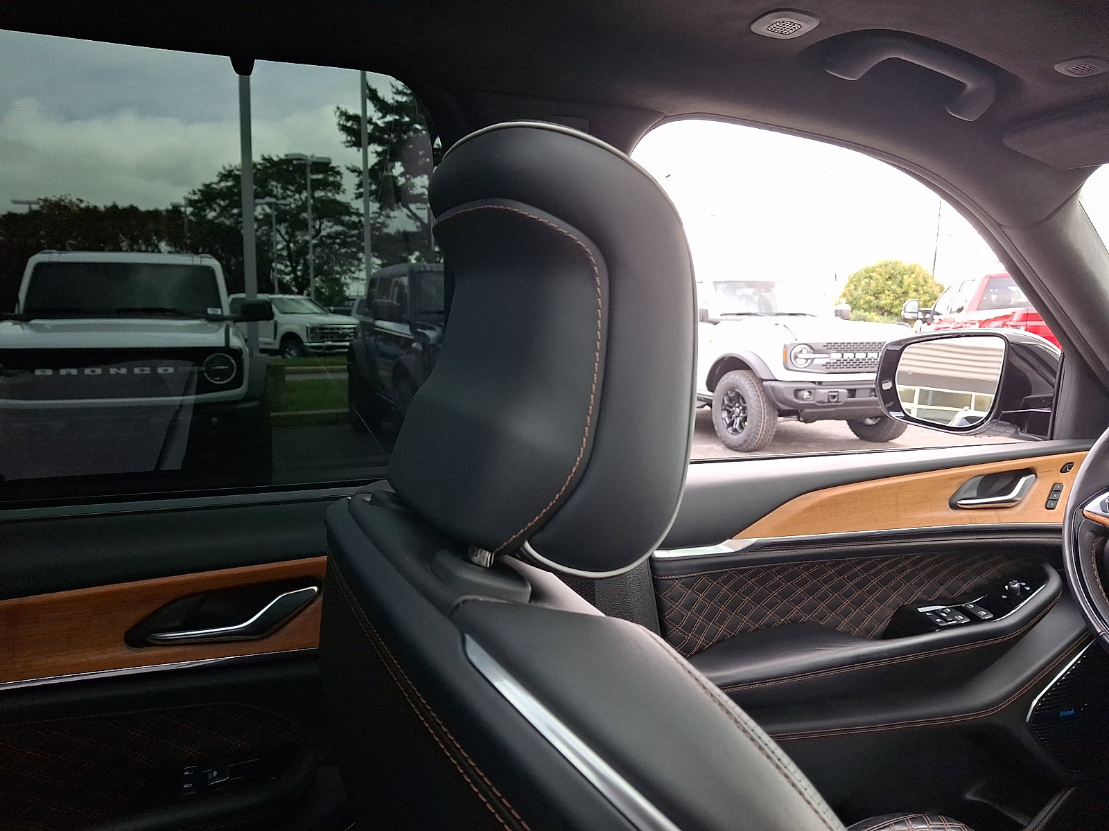 Used 2023 Jeep Grand Cherokee L Summit AWD/4WD image 12