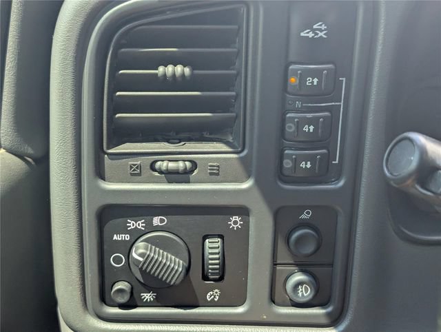 Used 2006 Chevrolet Silverado 2500 LT w/ Onstar Plus Package AWD/4WD image 16