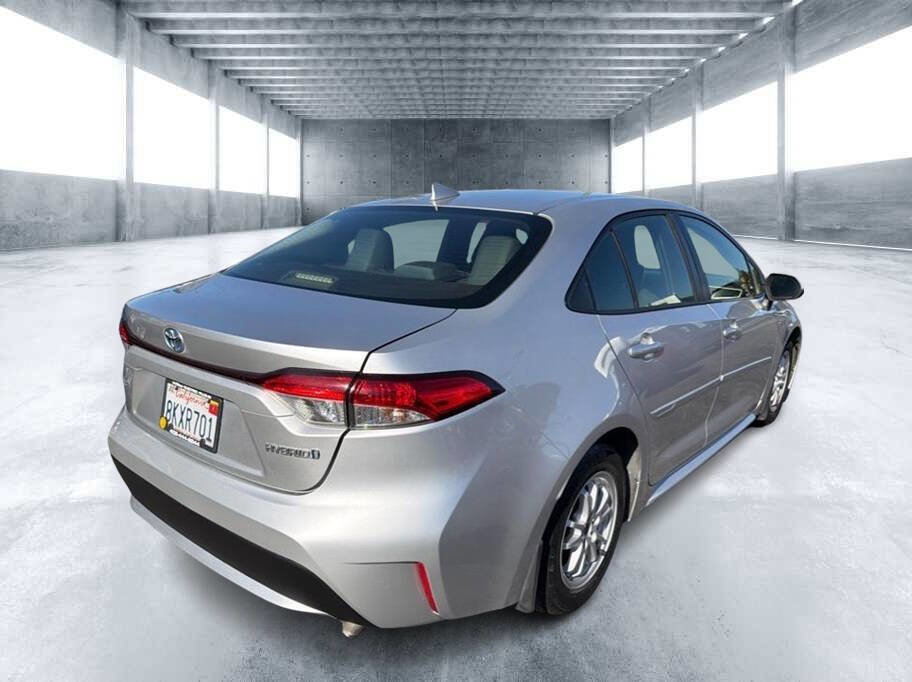 Used 2020 Toyota Corolla LE image 4