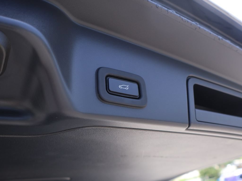 Used 2022 Land Rover Range Rover Evoque R-Dynamic S AWD/4WD image 9
