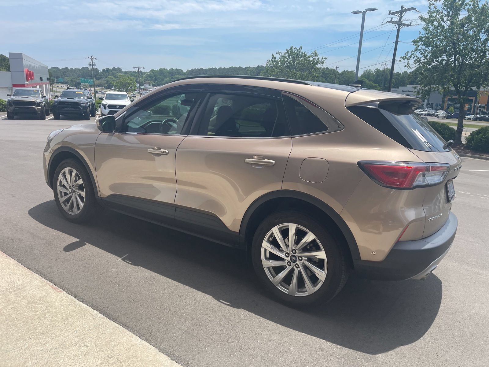 Used 2021 Ford Escape Titanium w/ Titanium Elite Package AWD/4WD image 14