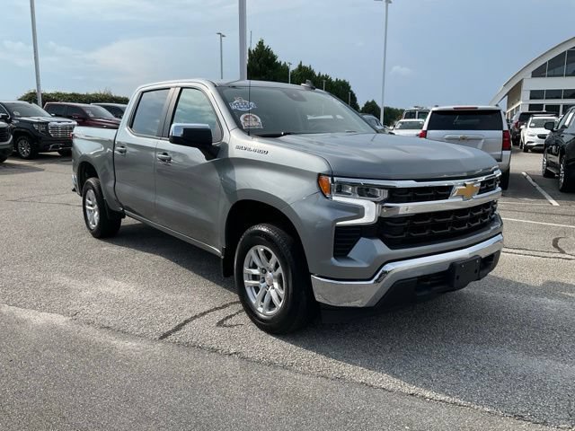 Used 2025 Chevrolet Silverado 1500 LT AWD/4WD image 3