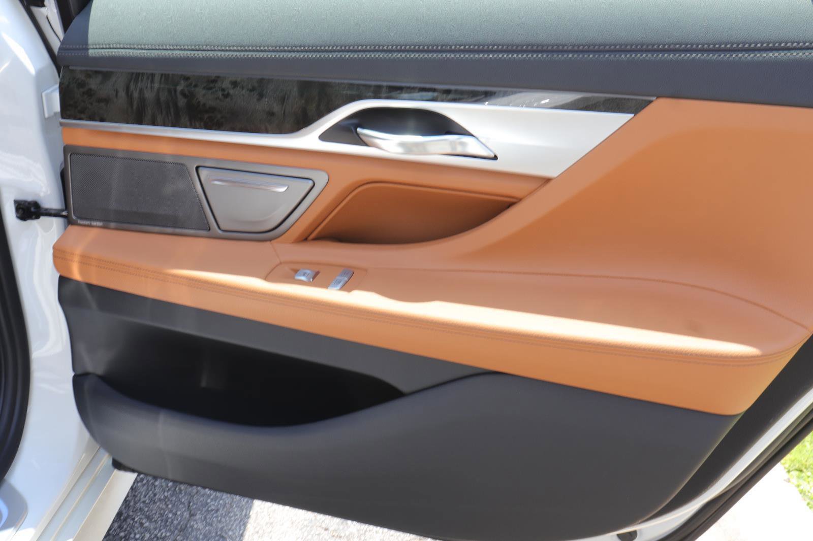 Used 2018 BMW 750i RWD image 17
