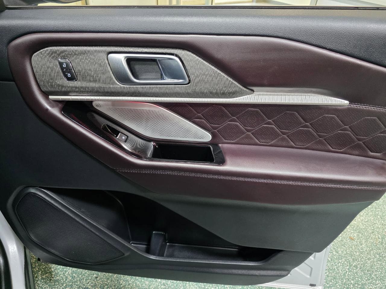 Used 2025 Ford Explorer Platinum w/ LUX Leather Package image 31