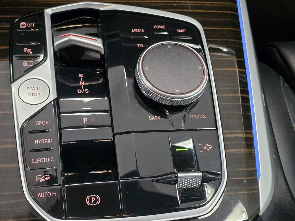 Used 2025 BMW X5 xDrive50e image 15