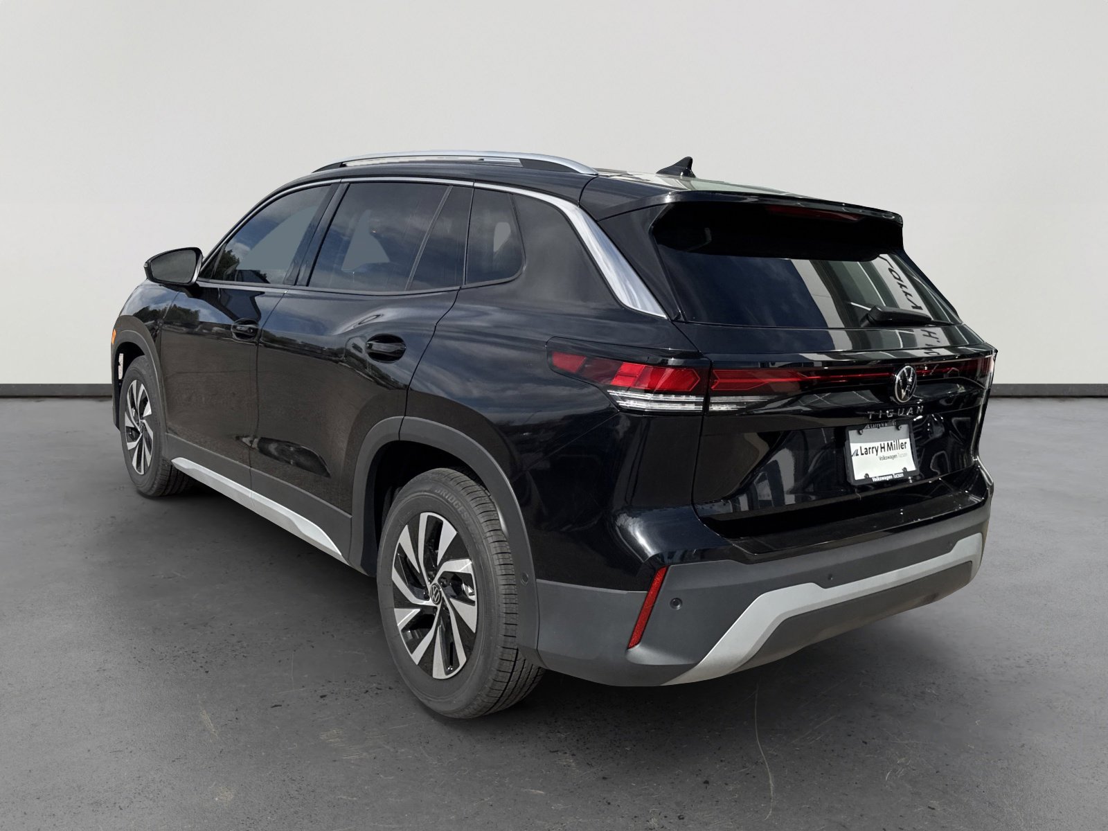 New 2026 Volkswagen Tiguan S image 4