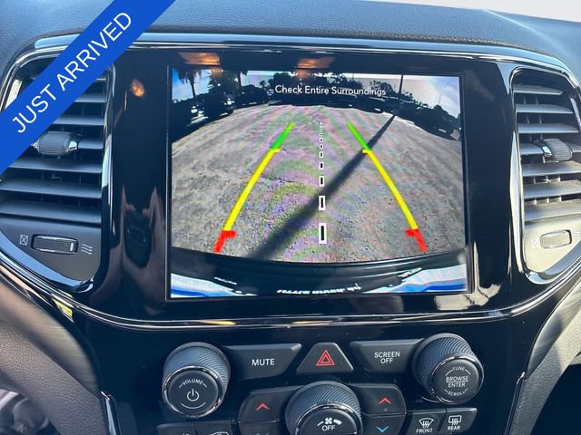 Used 2021 Jeep Grand Cherokee Laredo X AWD/4WD image 17