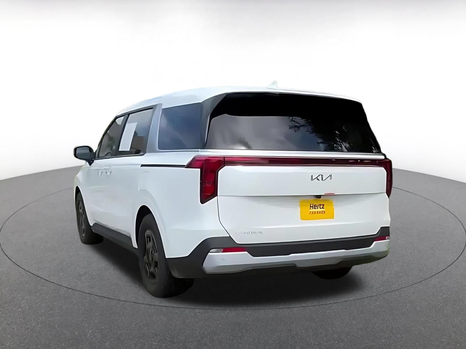 Used 2026 Kia Carnival FWD image 11