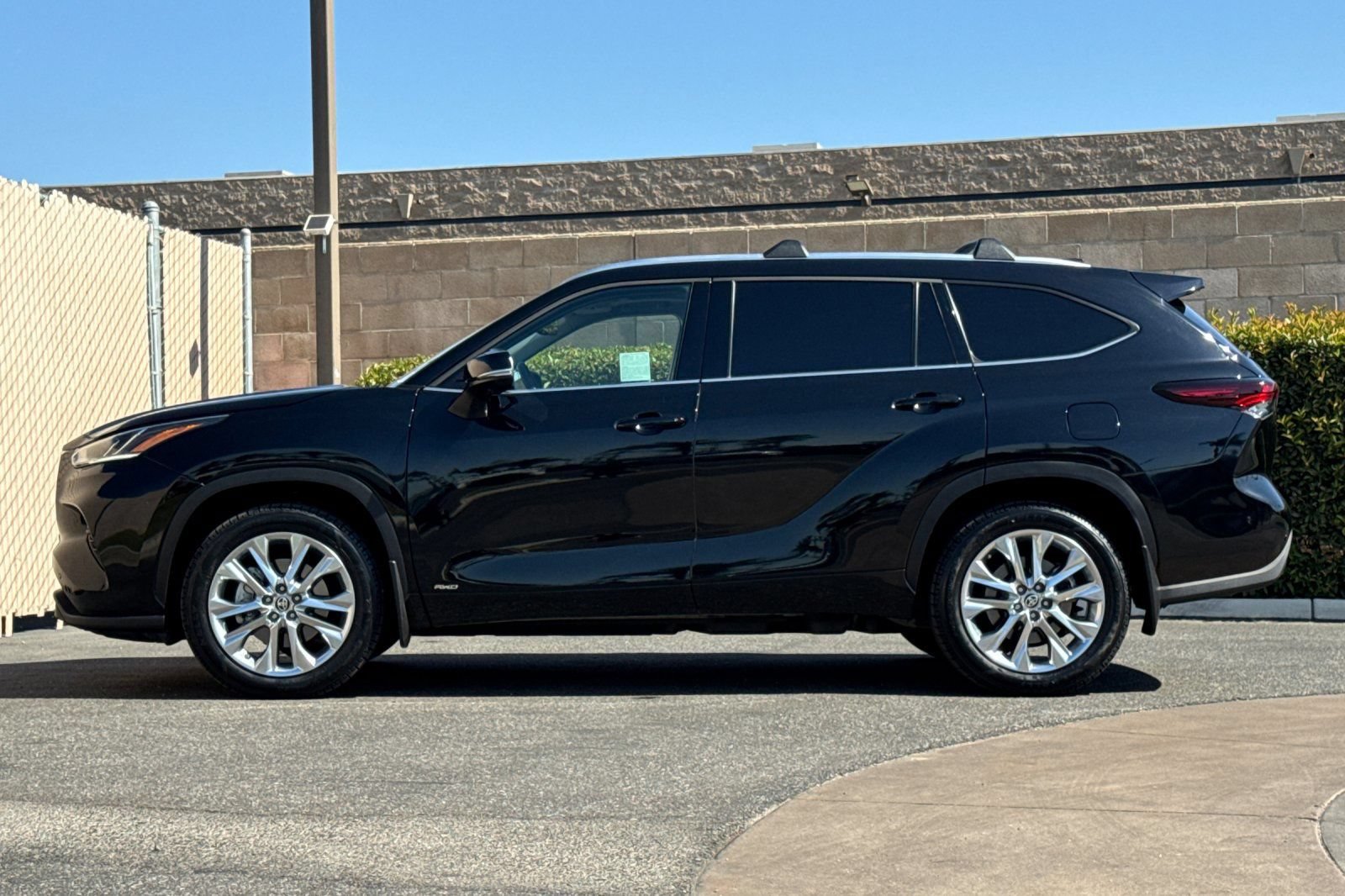 Used 2025 Toyota Highlander Limited AWD/4WD image 7