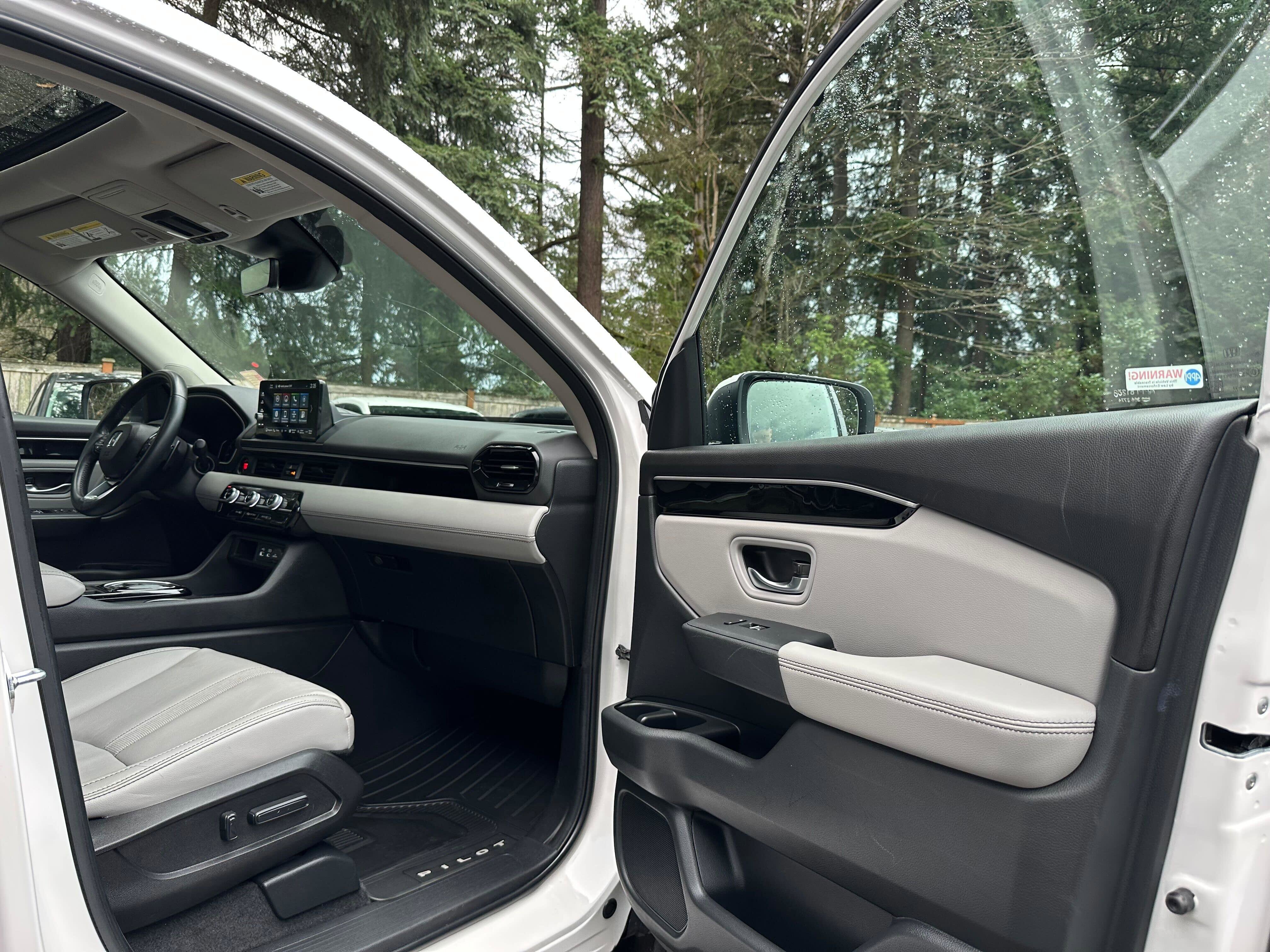 Used 2023 Honda Pilot Touring image 11