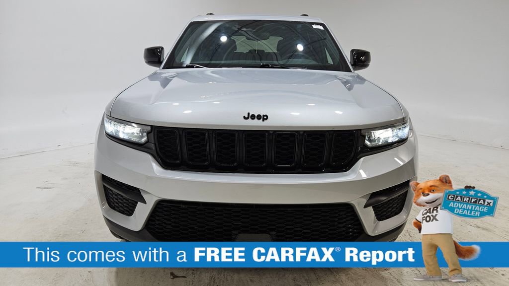 Used 2023 Jeep Grand Cherokee Altitude image 2