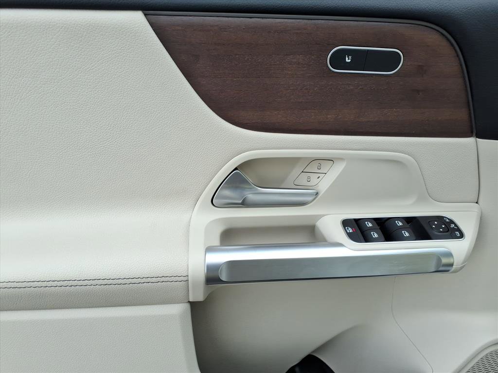 Used 2022 Mercedes-Benz GLB 250 4MATIC image 16