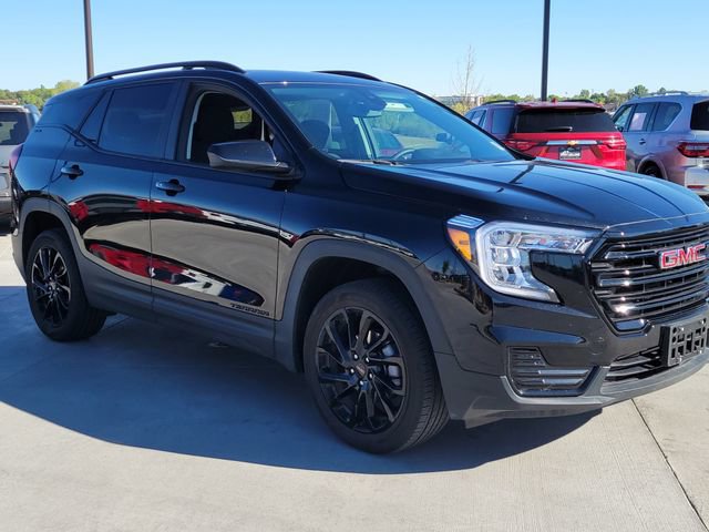 Used 2024 GMC Terrain SLE w/ Elevation Edition AWD/4WD image 4