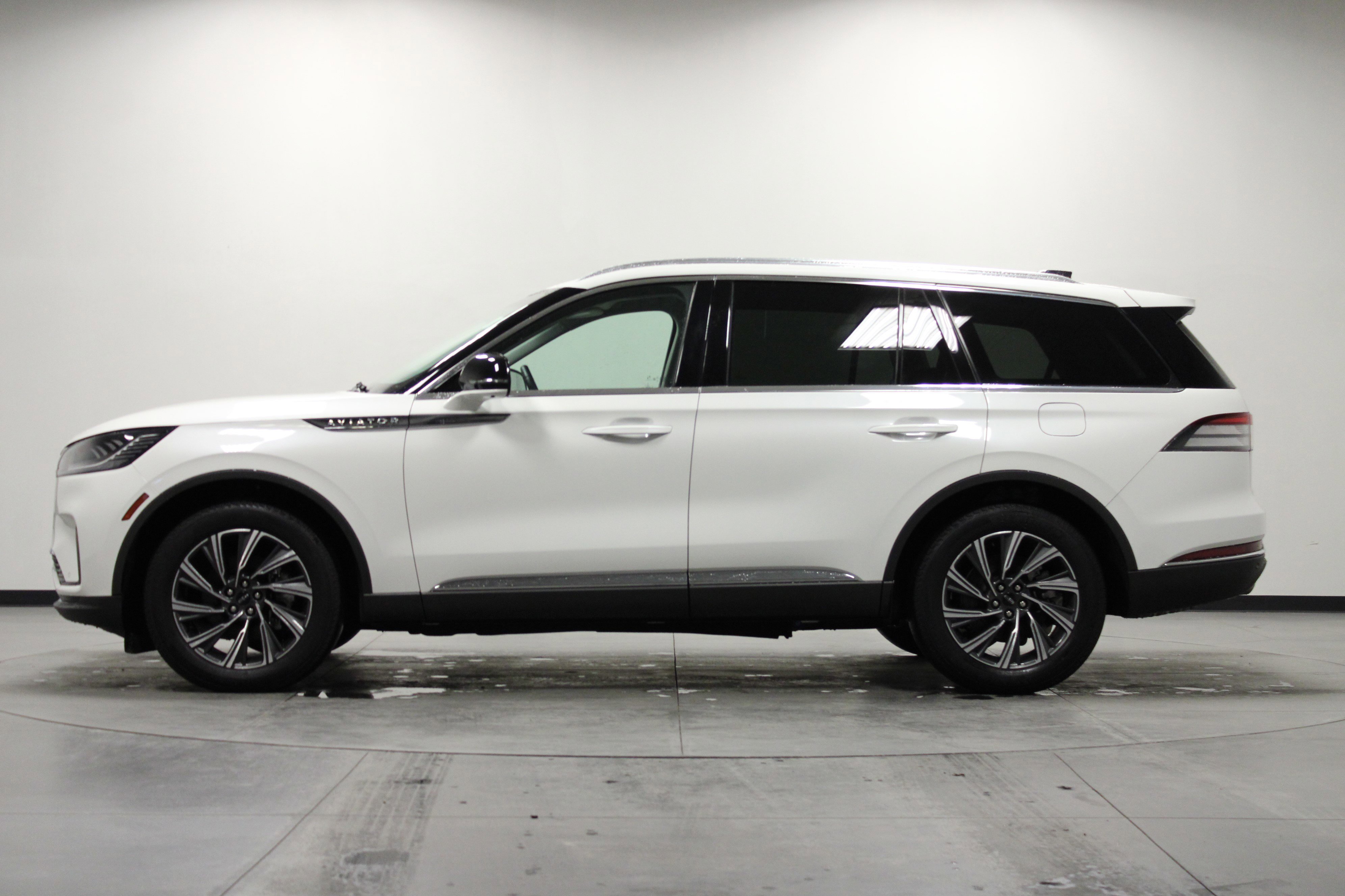 Used 2025 Lincoln Aviator AWD w/ Equipment Group 101A image 7