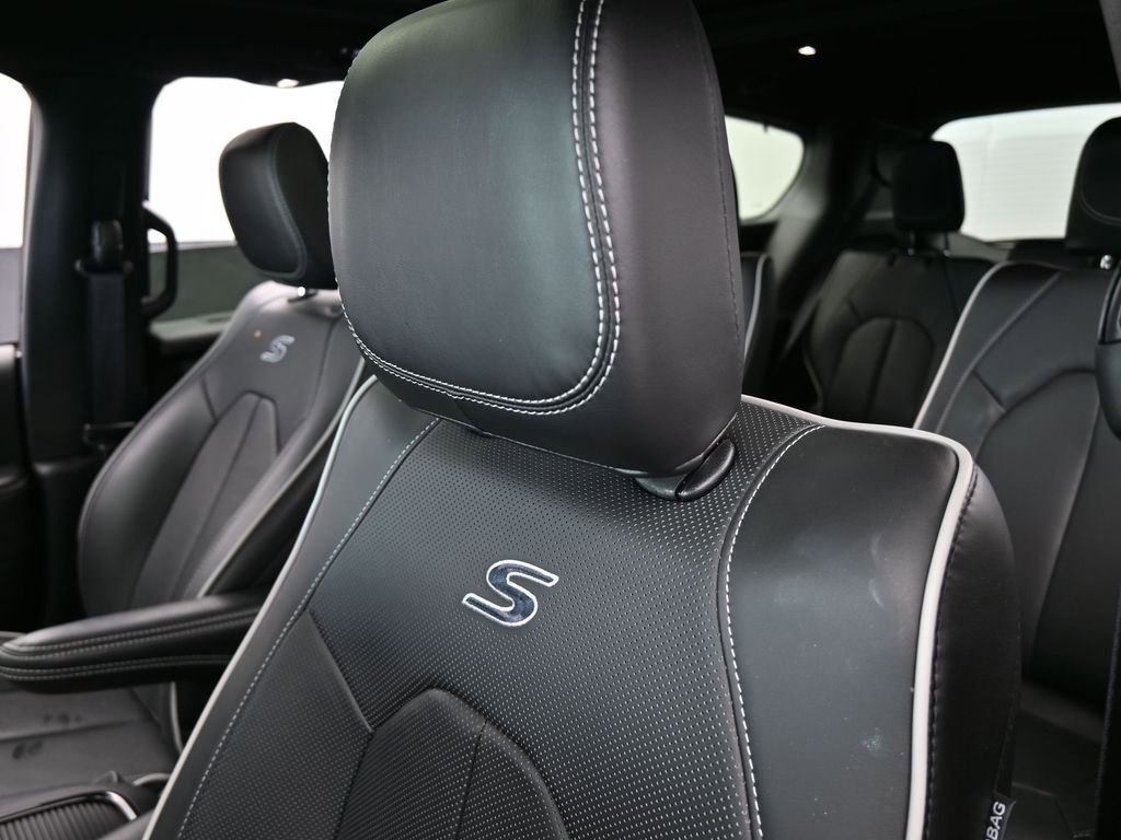 Used 2024 Chrysler Pacifica Limited w/ S Appearance Package image 17
