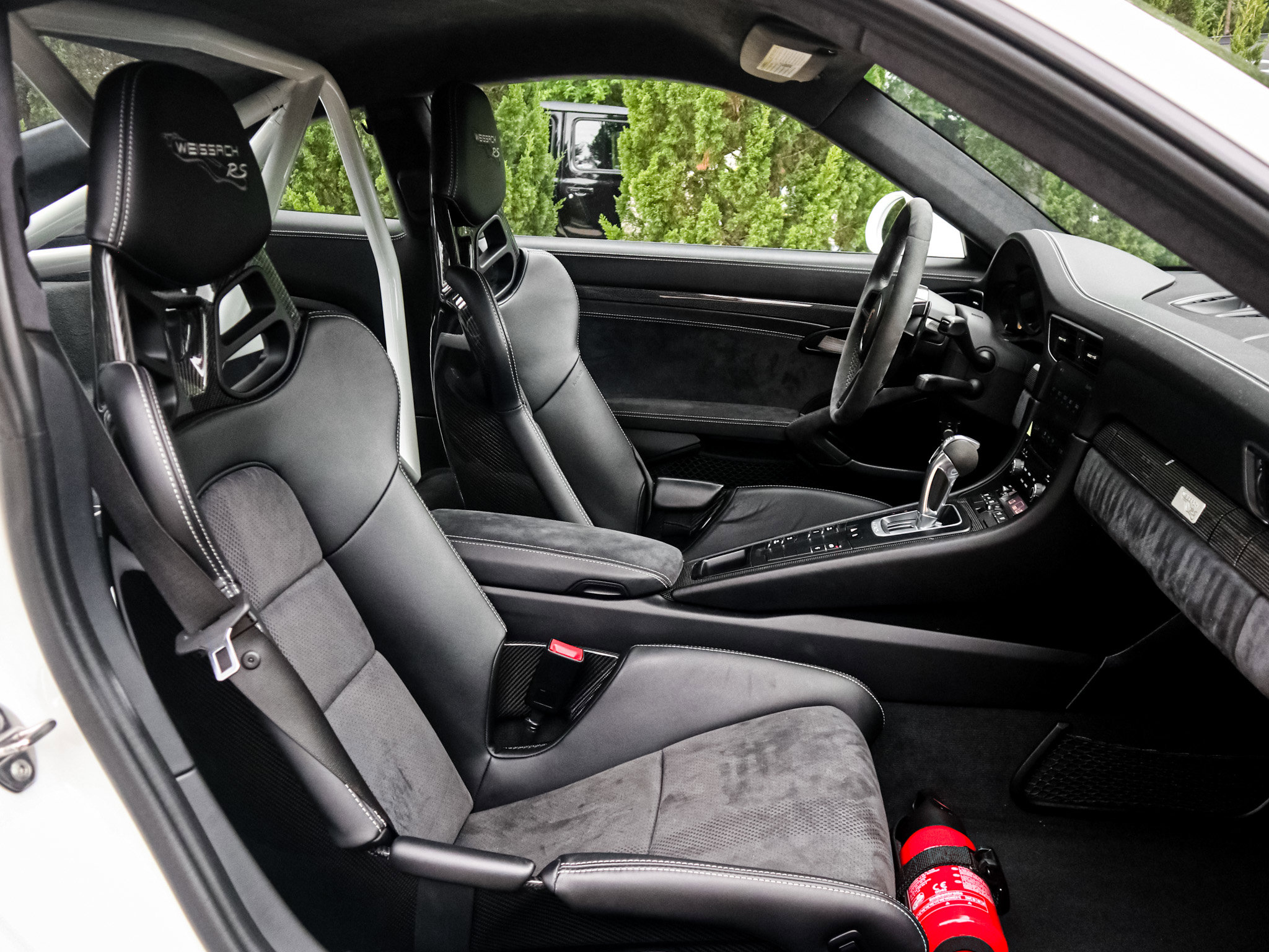 Used 2019 Porsche 911 GT3 RS w/ Weissach Package RWD image 32