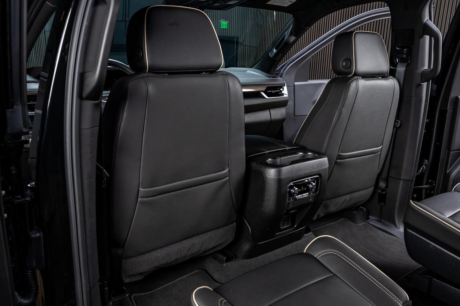 Used 2025 GMC Yukon XL Elevation AWD/4WD image 32