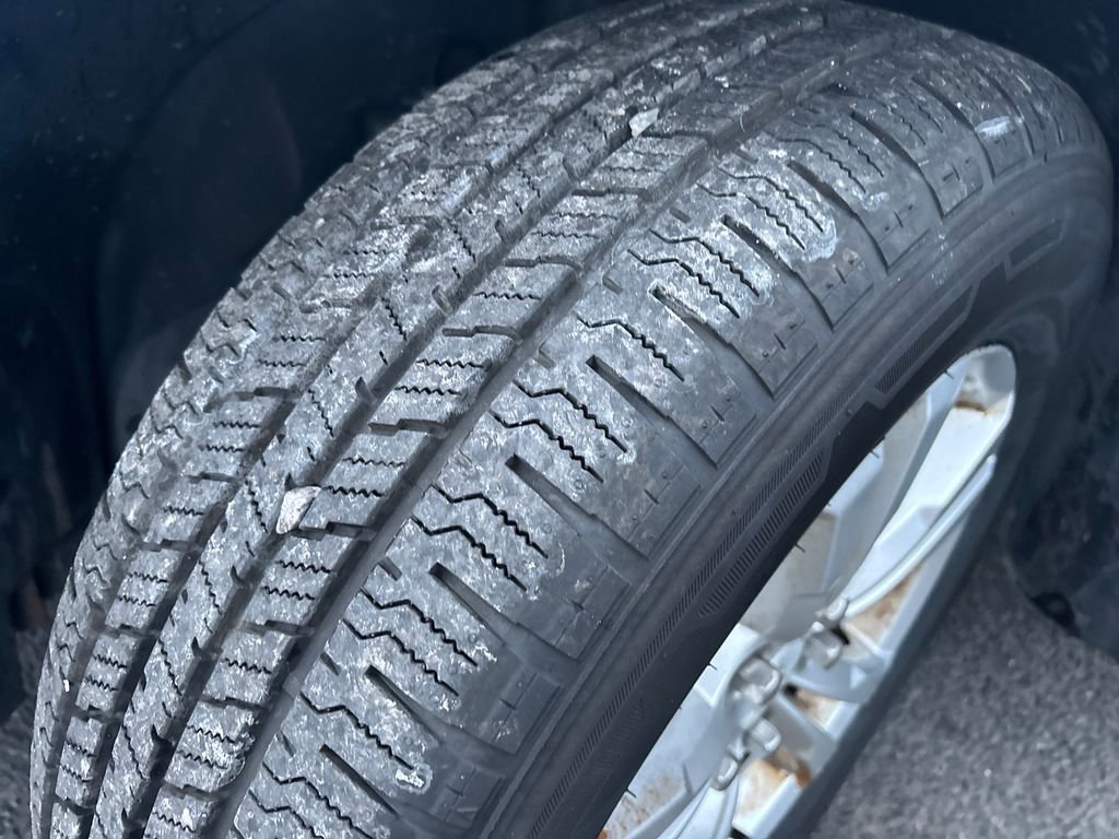 Used 2017 Chevrolet Equinox L image 12