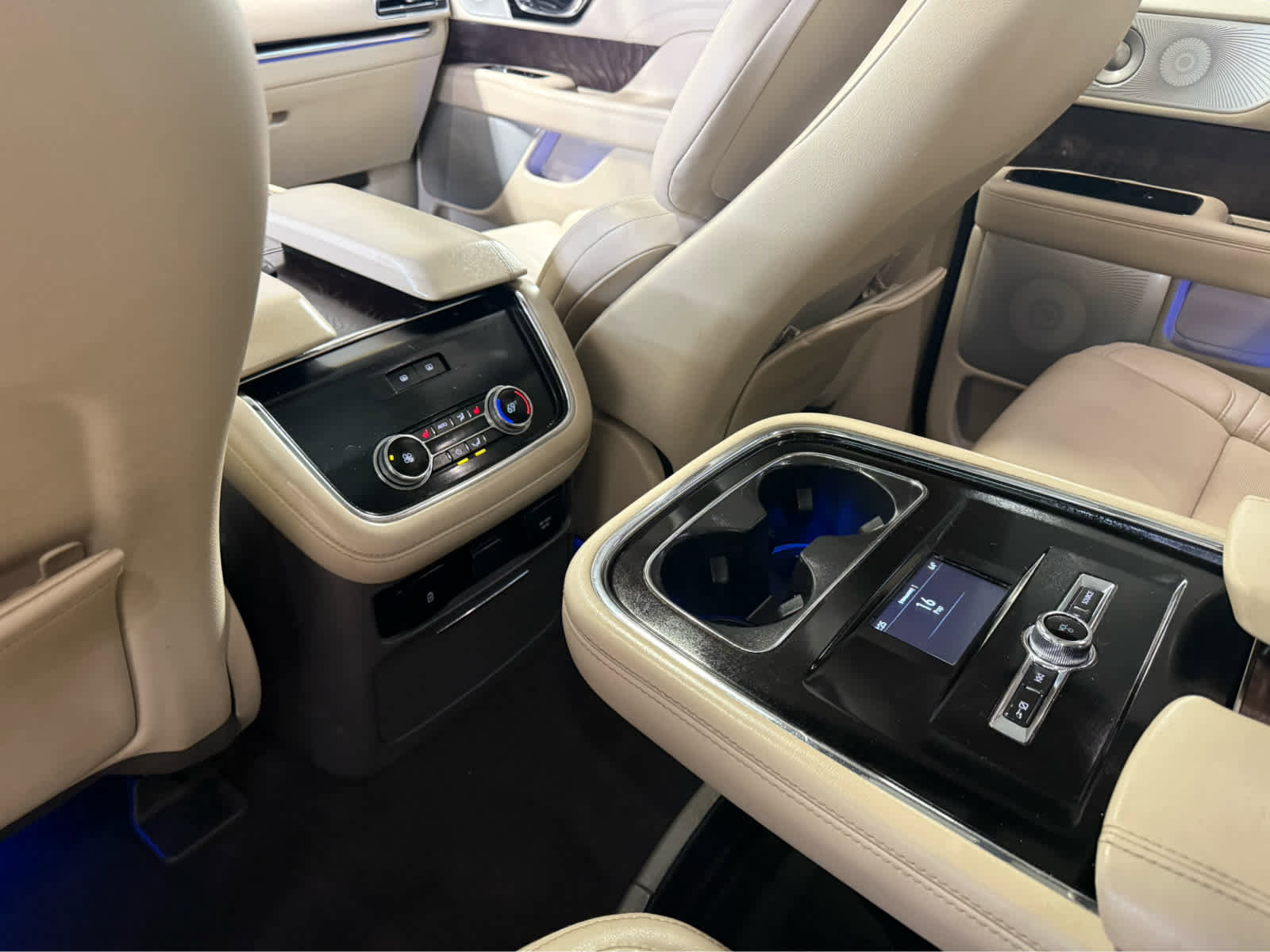 Used 2020 Lincoln Navigator Reserve w/ Equipment Group 208A Reserve image 17