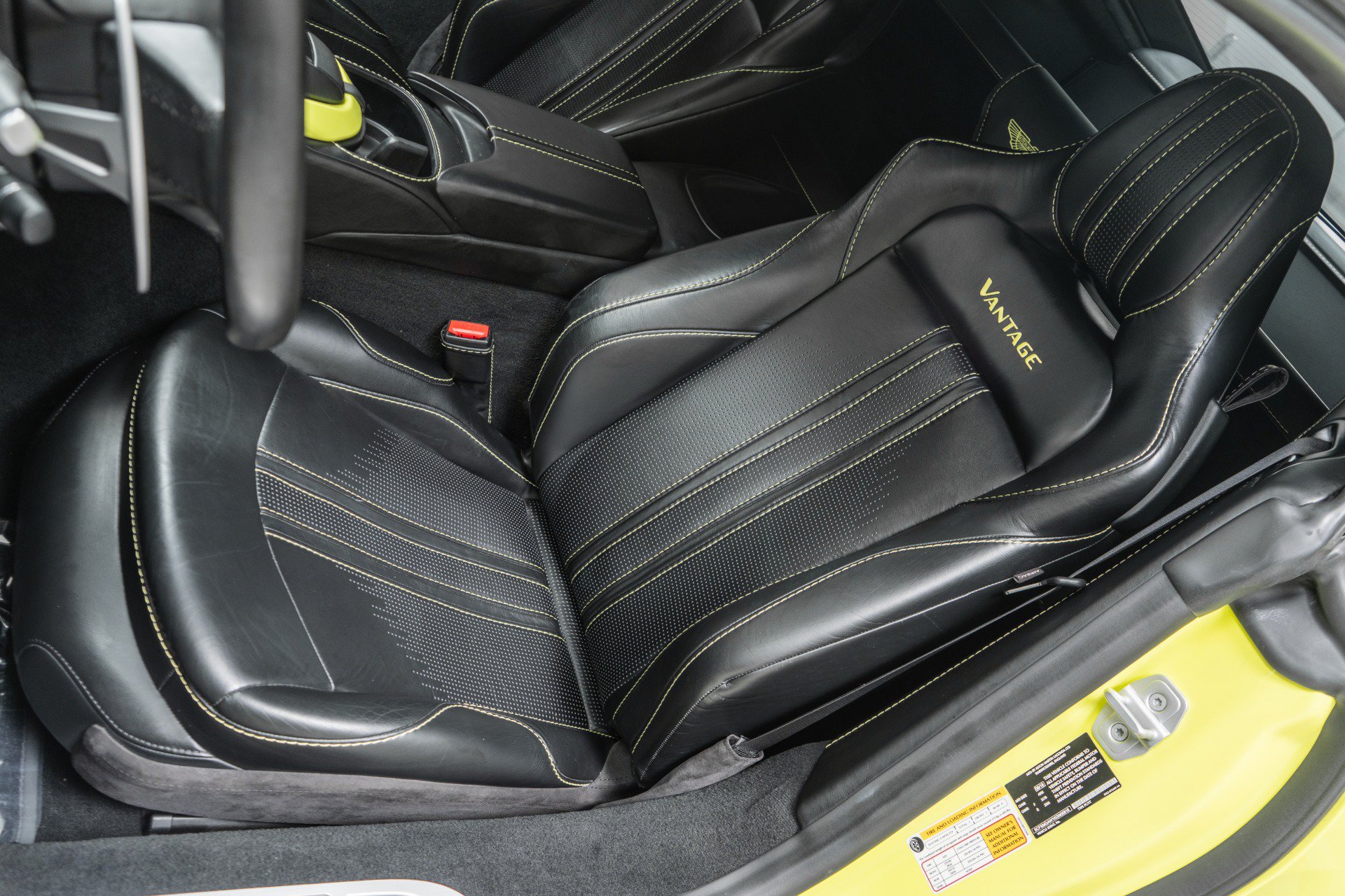 Used 2019 Aston Martin V8 Vantage Coupe RWD image 24