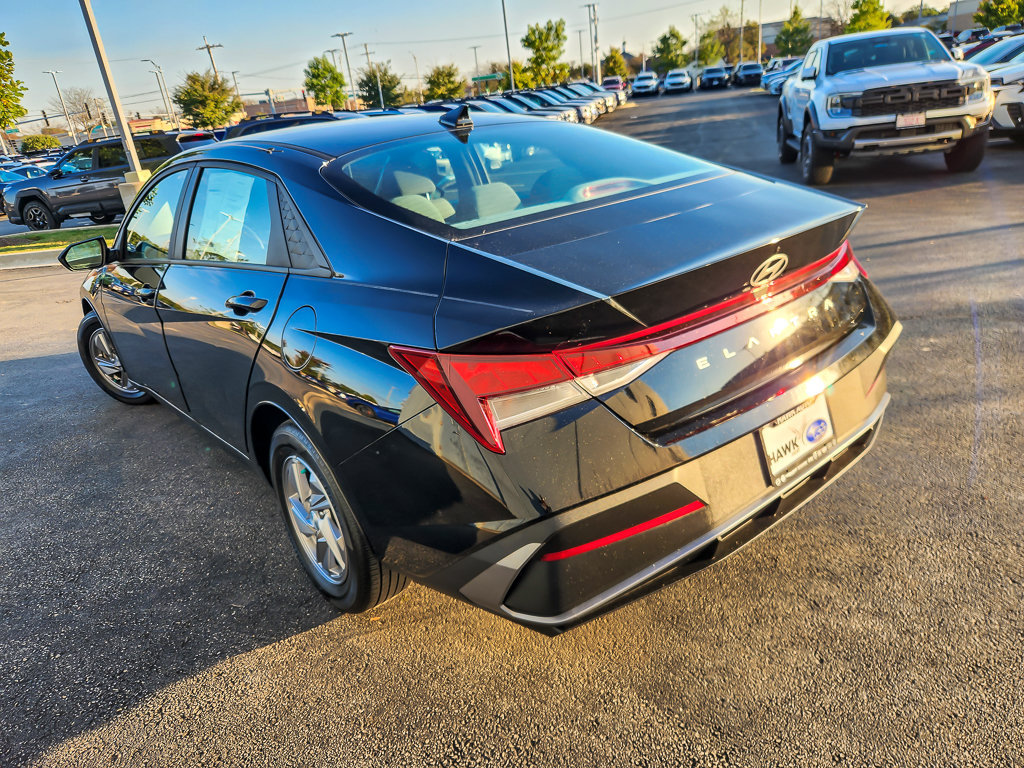 Used 2024 Hyundai Elantra SE FWD image 6