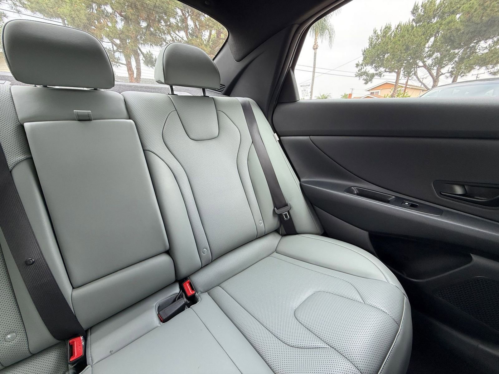 Used 2025 Hyundai Elantra Limited image 35