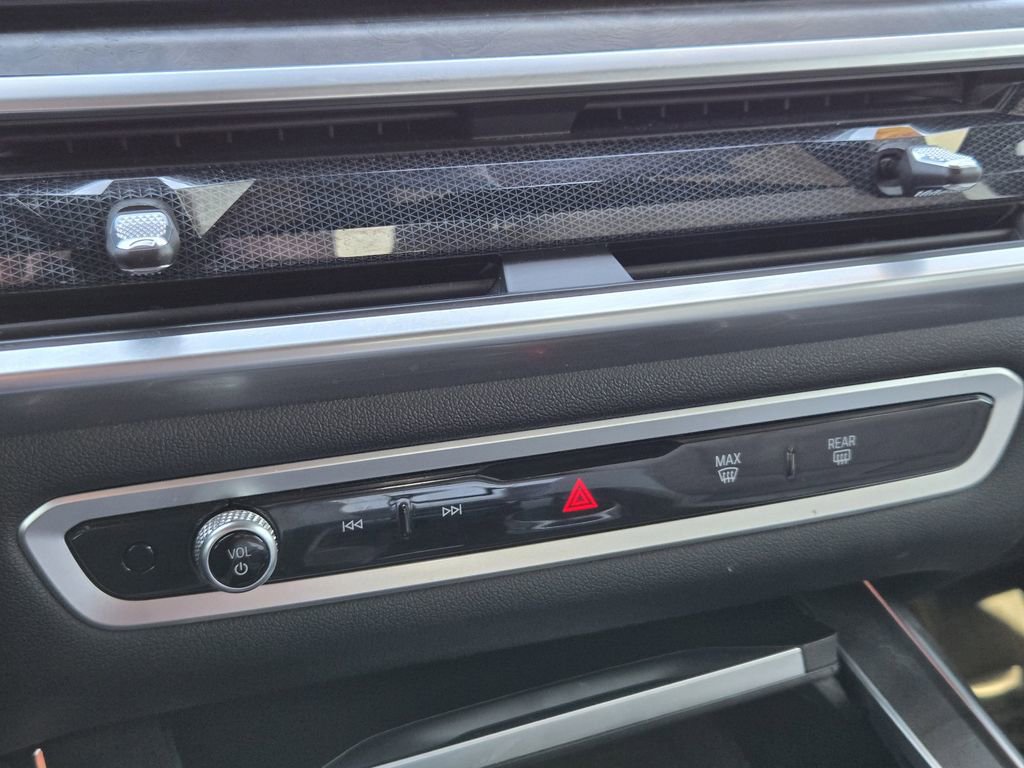 Used 2024 BMW X7 xDrive40i w/ Premium Package image 20