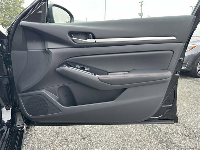 New 2025 Nissan Altima 2.5 SR image 8