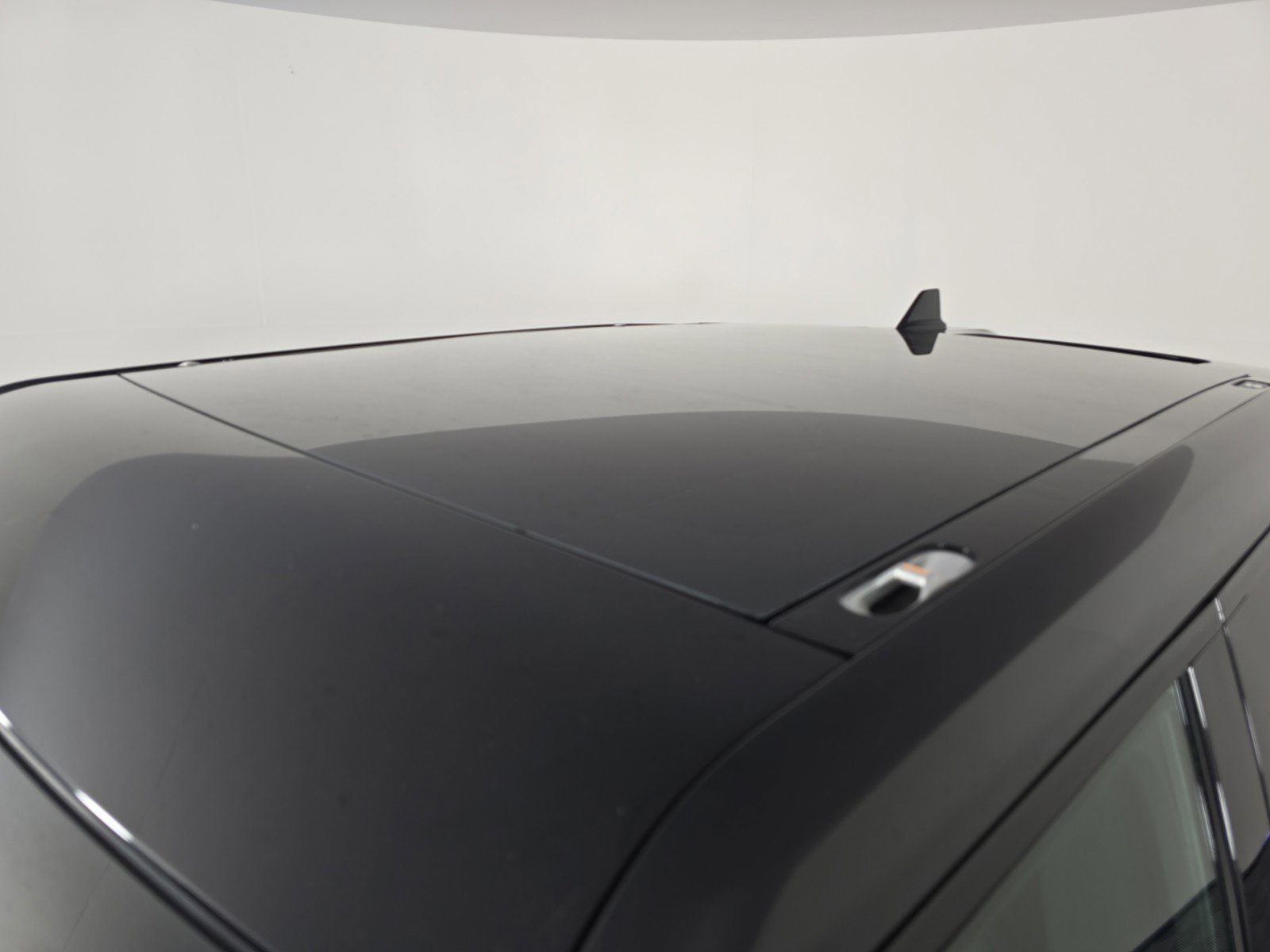 Used 2022 Rivian R1T Adventure image 9