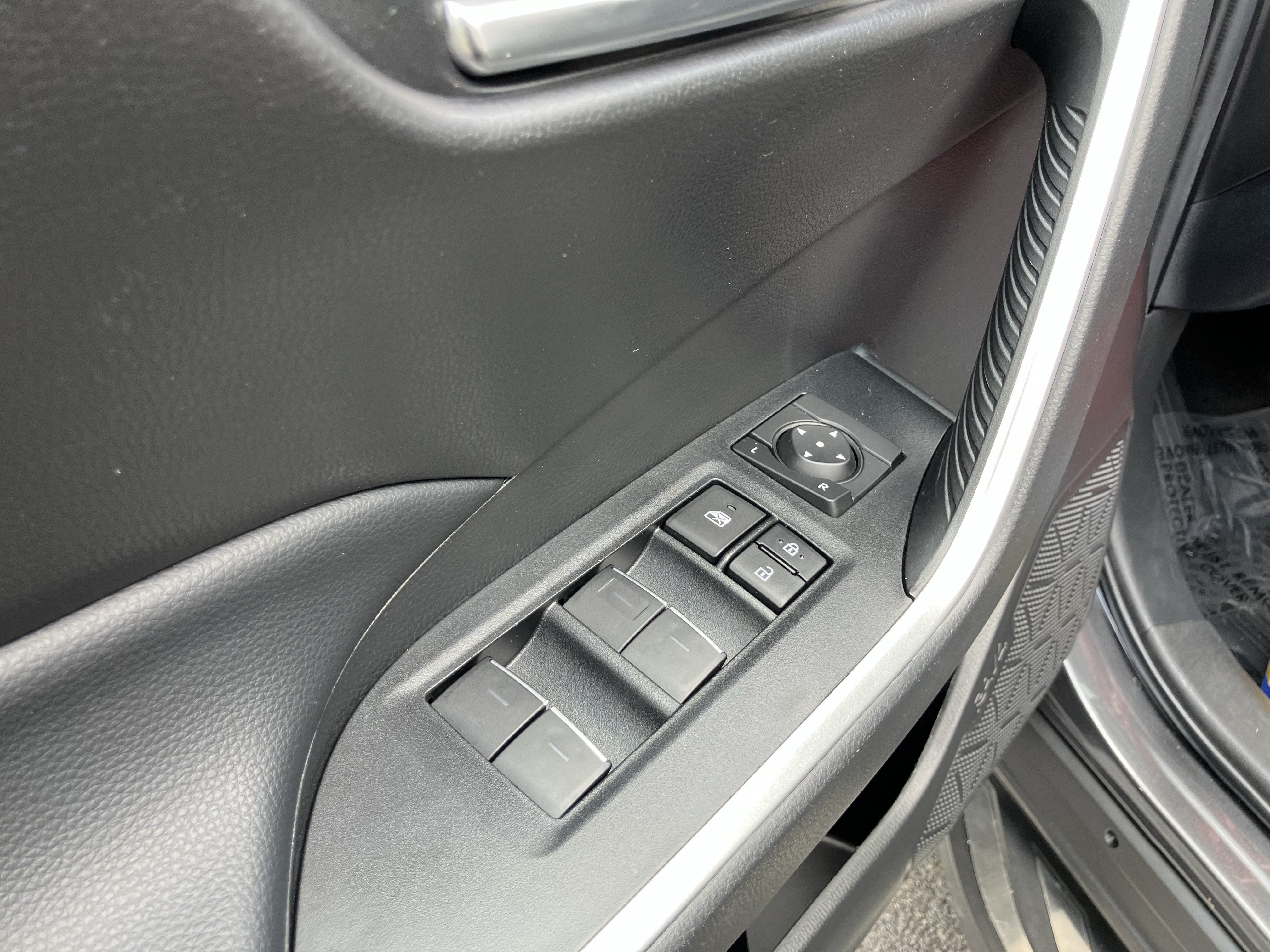 Used 2023 Toyota RAV4 XLE w/ Convenience Package FWD image 15