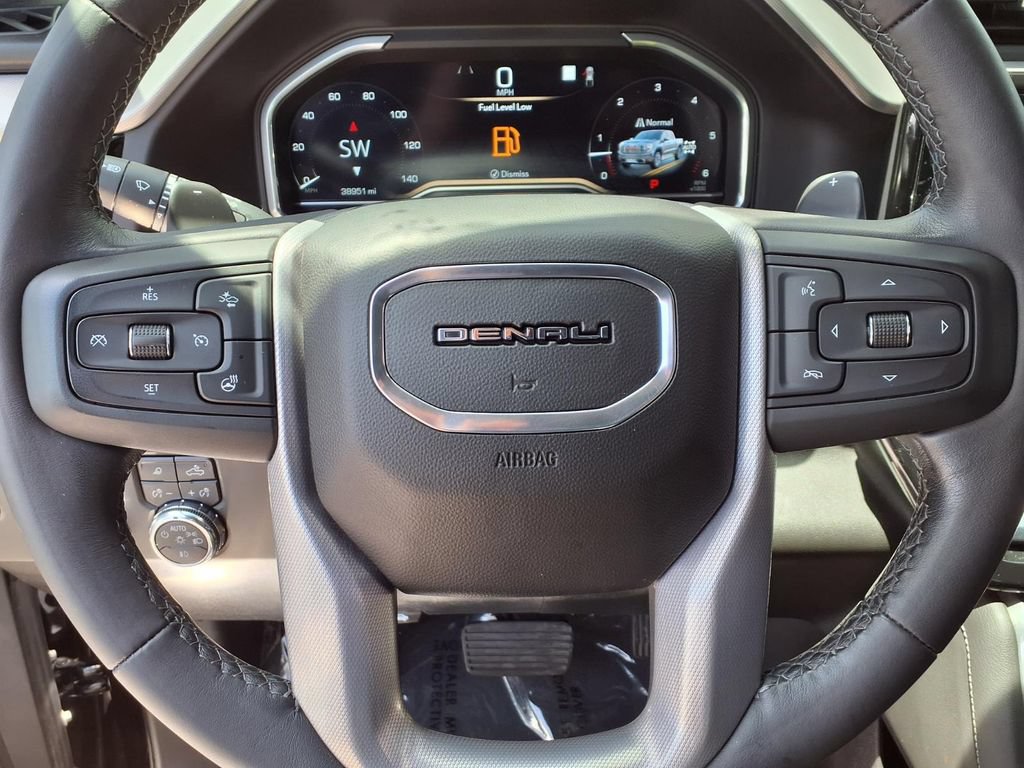 Used 2023 GMC Sierra 1500 Denali w/ Technology Package AWD/4WD image 9