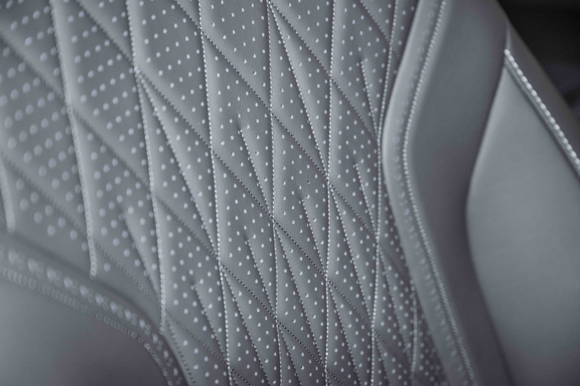 Used 2024 Aston Martin DB12 Coupe image 33