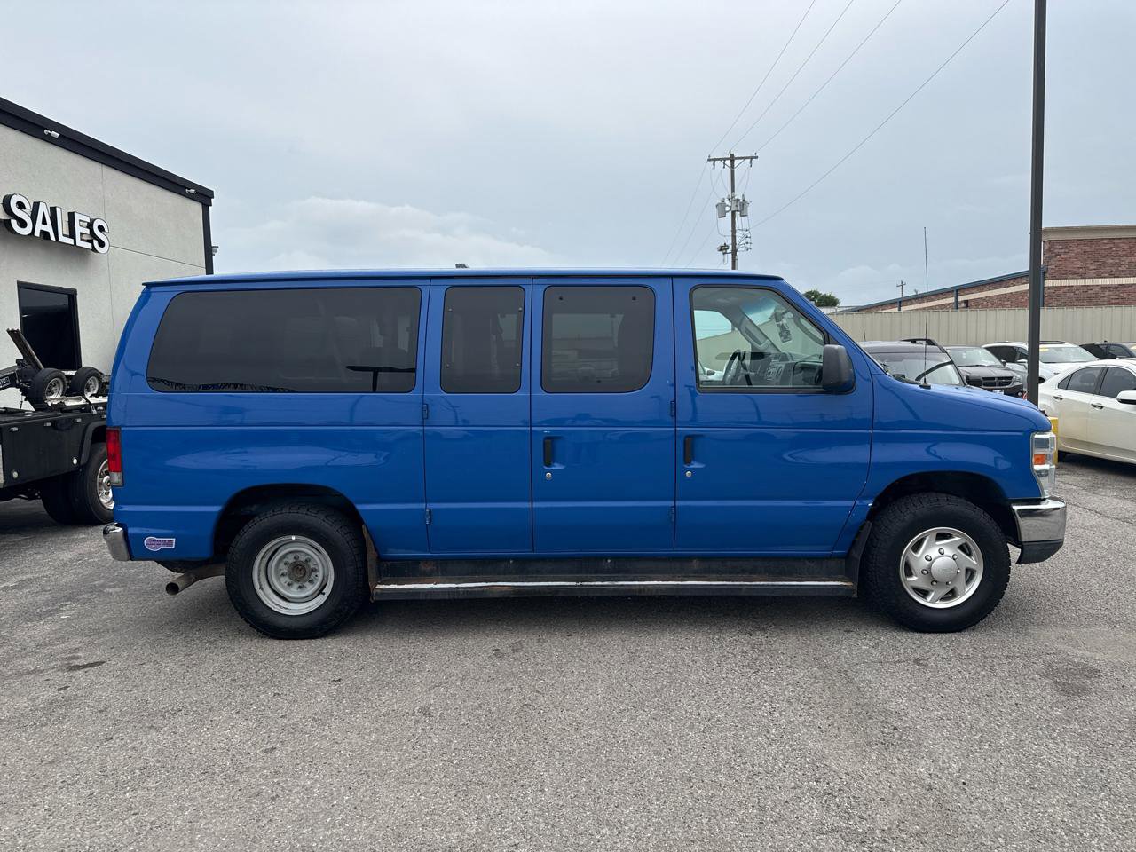 Used 2014 Ford E-350 and Econoline 350 XLT RWD image 5
