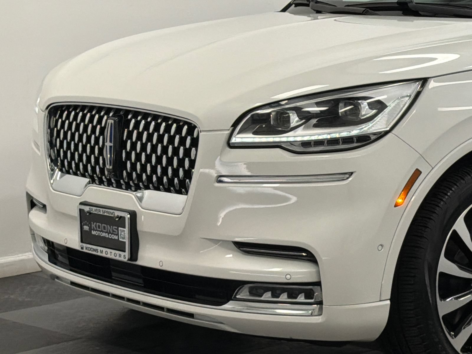 Used 2020 Lincoln Aviator Black Label Grand Touring w/ Class IV Trailer Tow Package AWD/4WD image 2
