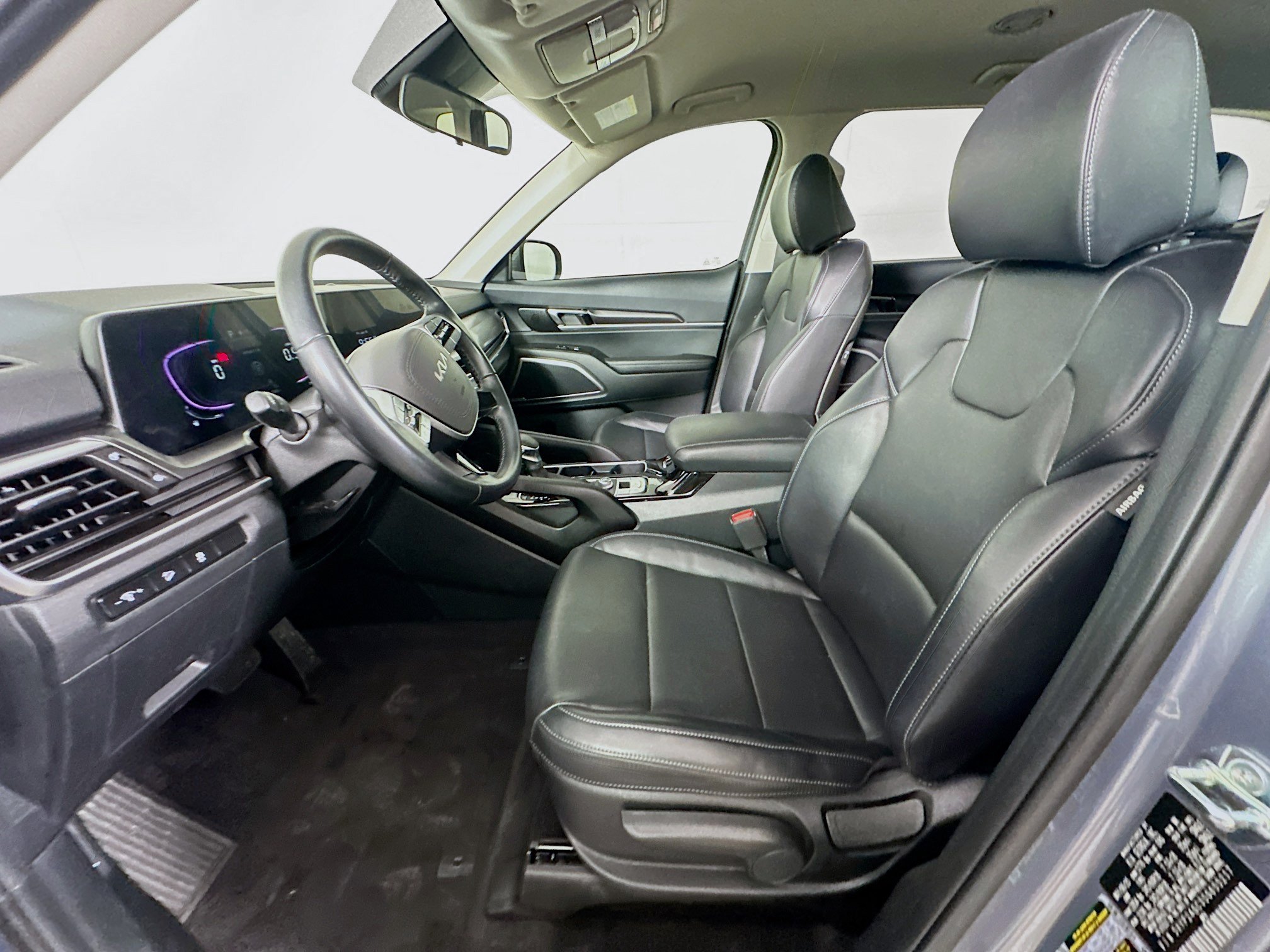 Used 2025 Kia Telluride LX FWD image 13