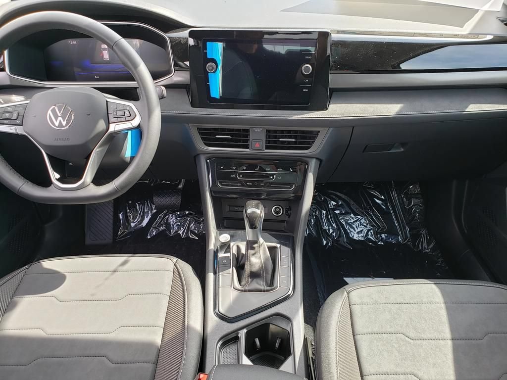 New 2027 Volkswagen Taos SE FWD image 9