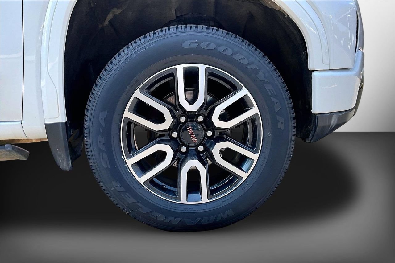 Used 2023 GMC Sierra 1500 AT4 w/ Technology Package AWD/4WD image 35