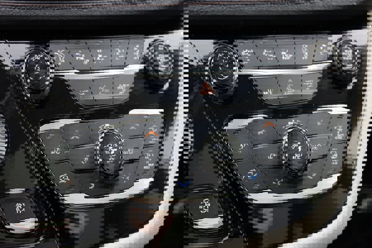 Used 2019 Chrysler Pacifica Limited w/ Tire & Wheel Group image 31