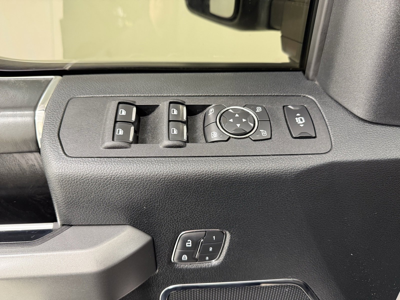 Used 2019 Ford F250 Platinum w/ Platinum Ultimate Package image 23