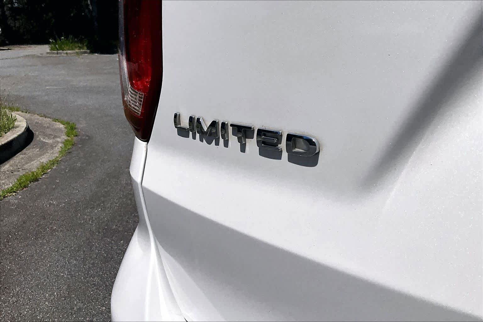 Used 2017 Ford Explorer Limited FWD image 10